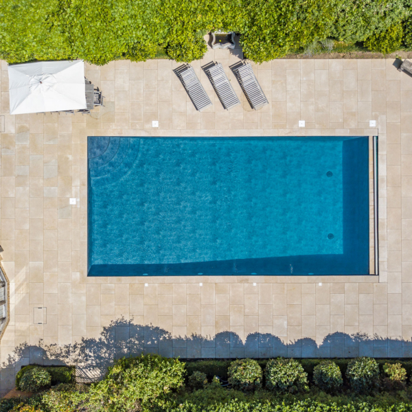 la roche pool stoneworld