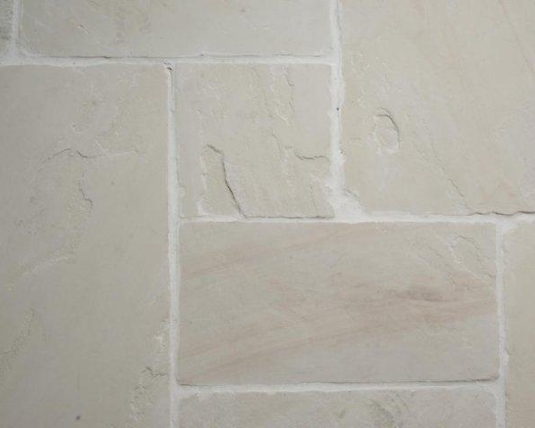 Antiqued_Barn_Cotswold_Sandstone