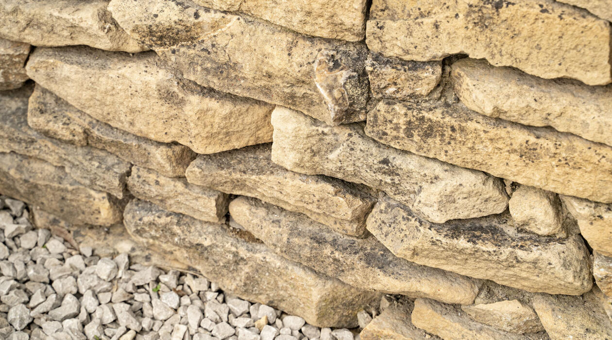 Pale Yellow Dry Stone Cotswold Walling Stoneworld