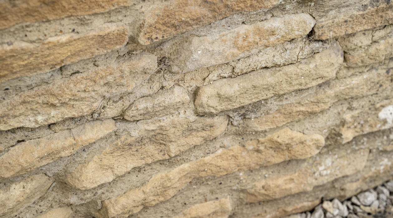 Pale Yellow Dry Stone Cotswold Walling Stoneworld