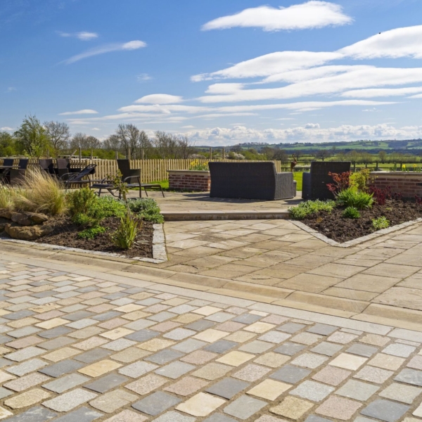 Portuguese cropped granite setts