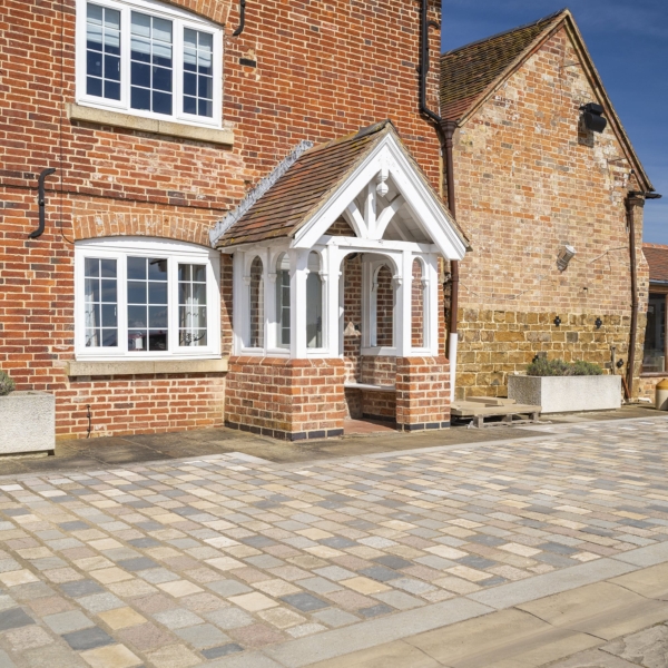 Portuguese cropped granite setts