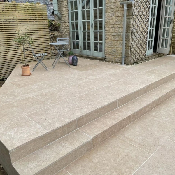 La Roche sawn acid-etched paving Stoneworld Oxfordshire 4