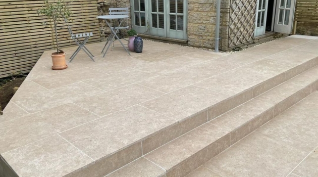 La Roche sawn acid-etched paving Stoneworld Oxfordshire 4