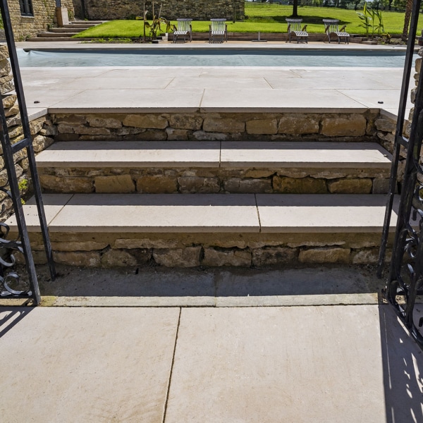 Moleanos pool copings and paving Stoneworld 24