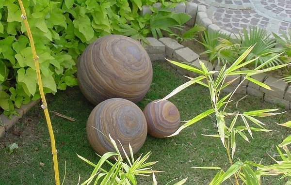 Rainbow-sandstone-spheres-websize