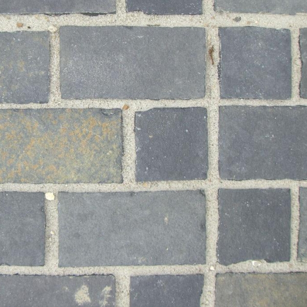 black-limestone-handcut-setts (1)