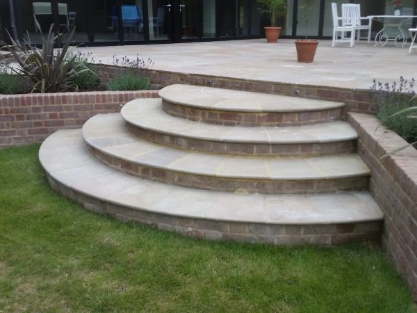 patio-6-06Aug2015-round-steps-e1490870991334