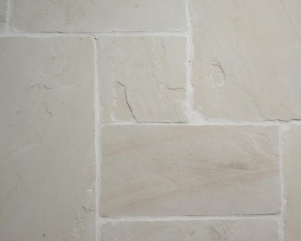 Antiqued Barn Cotswold Sandstone (1)