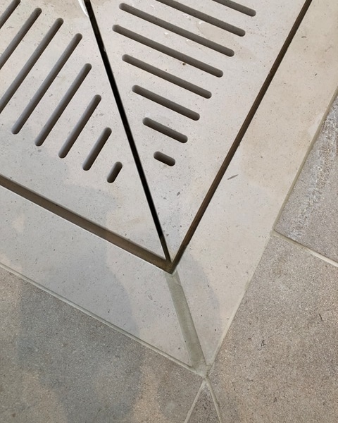 moleanos-drainage-grille-websize-stoneworld