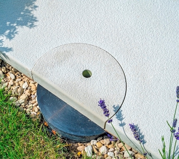 White mint sandblasted pool copings and skimmer lid