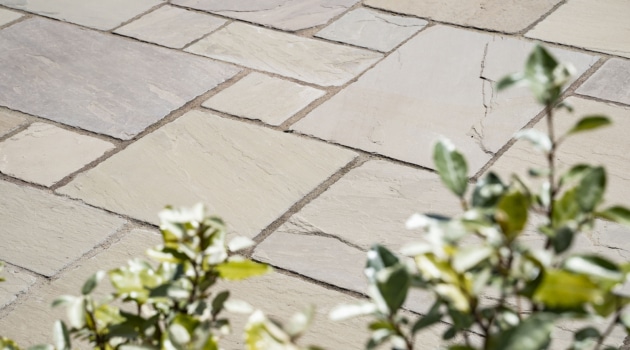 Raj Green Tumbled Paving