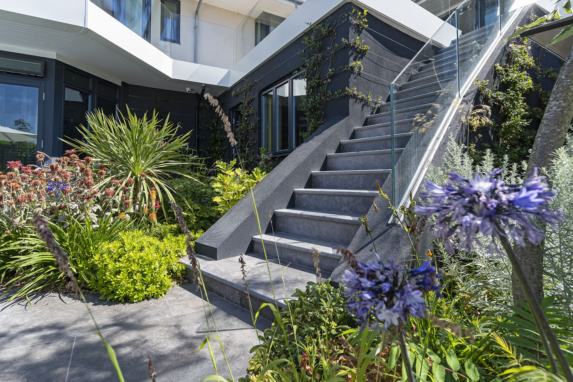 Are stone steps slippery? Stoneworld