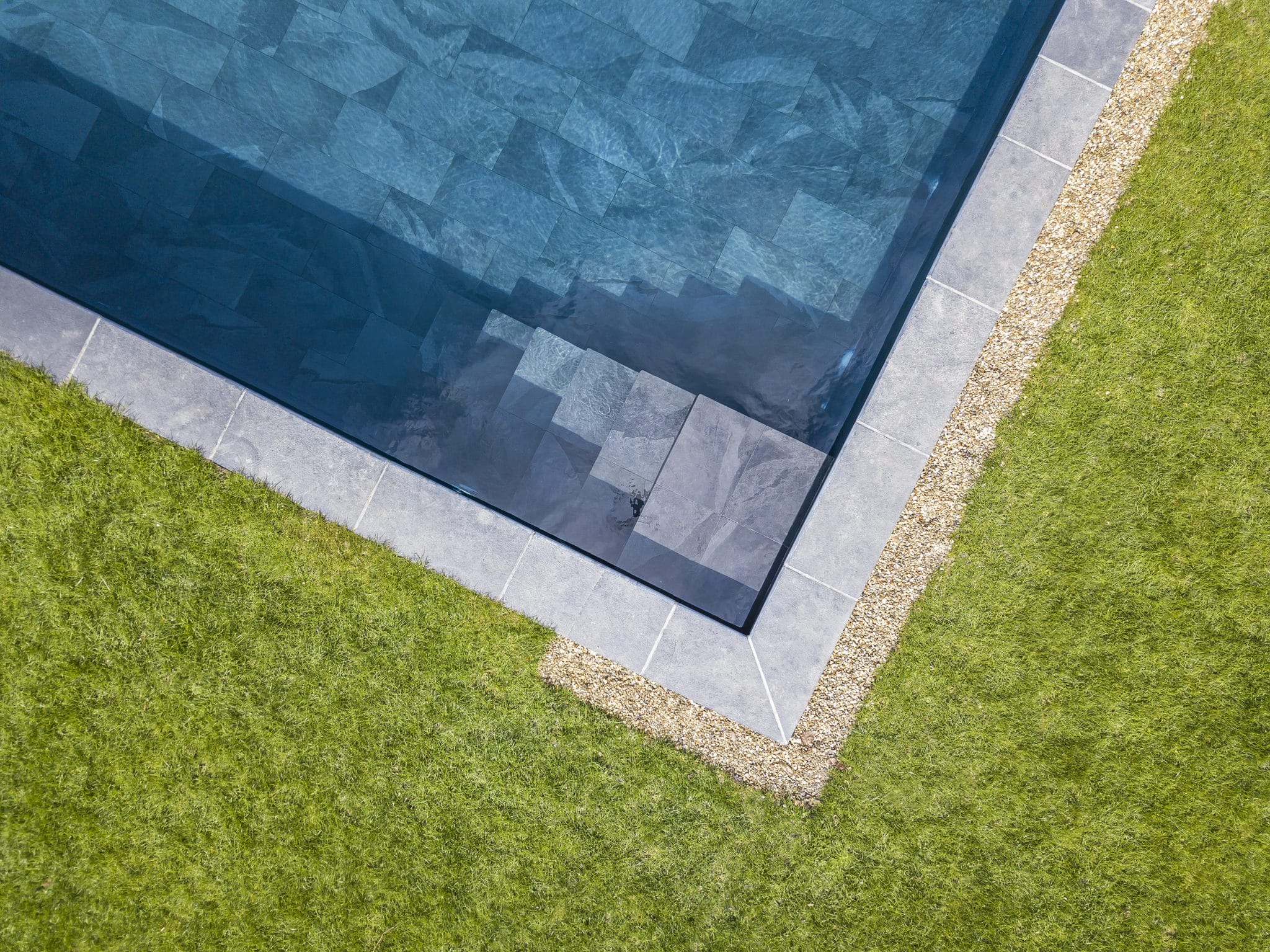 Lining tiles a natural stone look Stoneworld