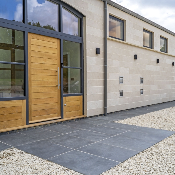 Black slate paving and buff mellow gravel (1)-min