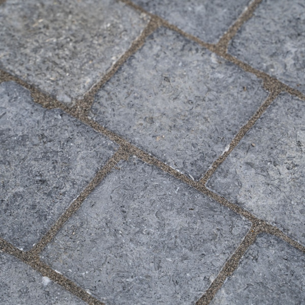 La Roche Luna Acid-Etched Tumbled Setts