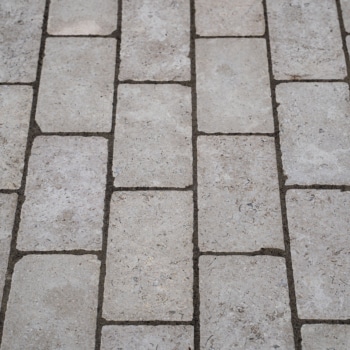 La Roche Acid-Etched Tumbled Setts