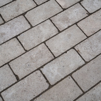 La Roche Acid-Etched Tumbled Setts