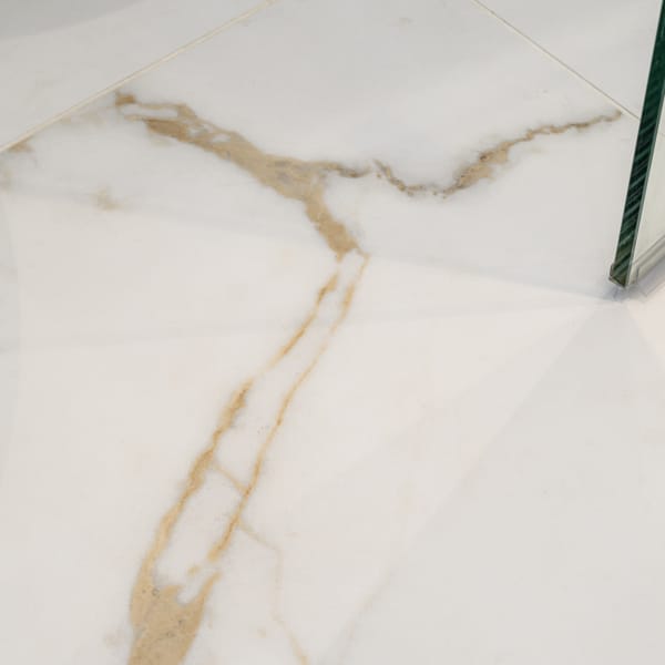 Porcelain gold tile pattern