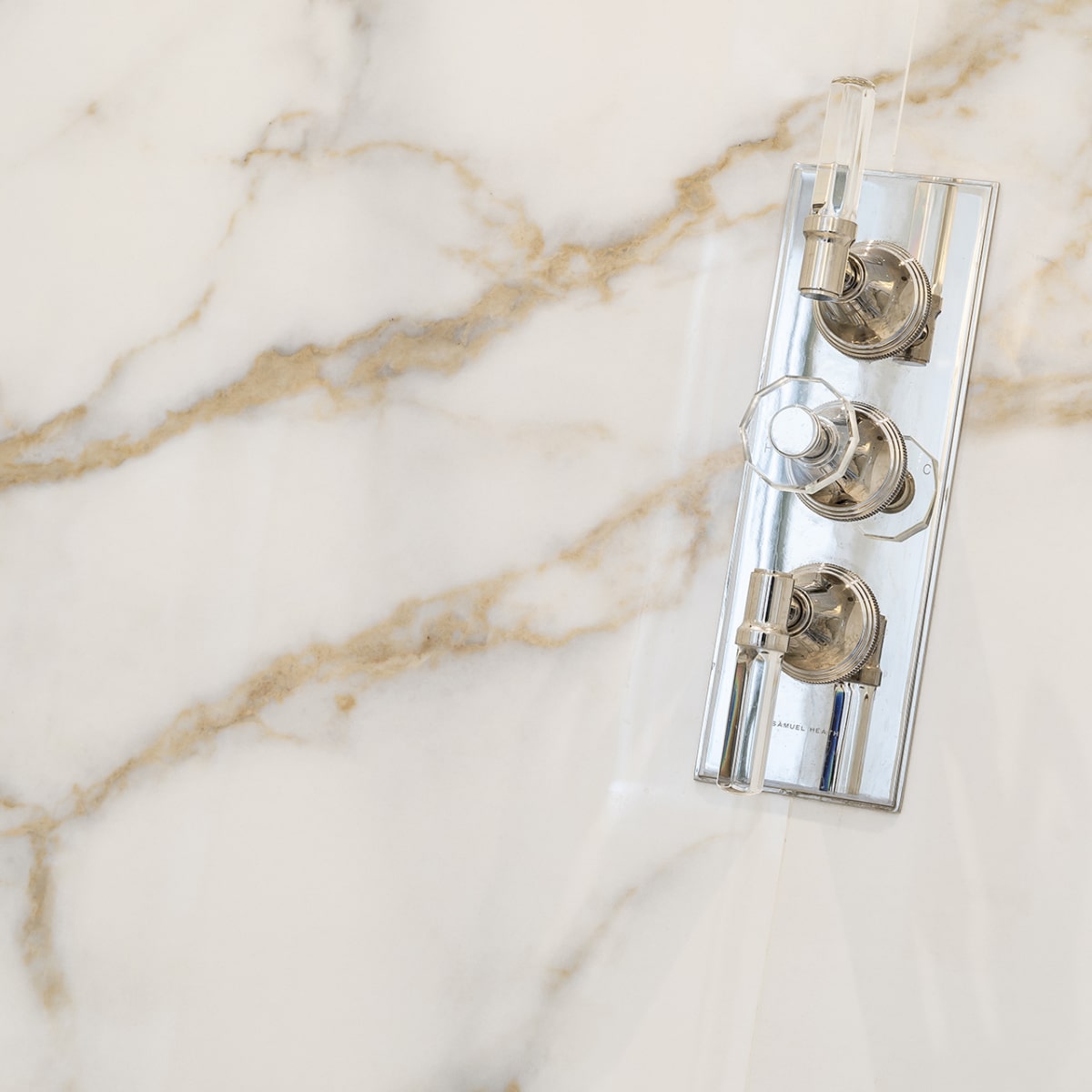 Porcelain tile pattern gold