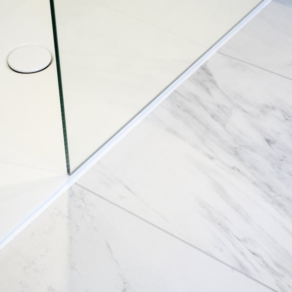 Porcelain tiles grey markings