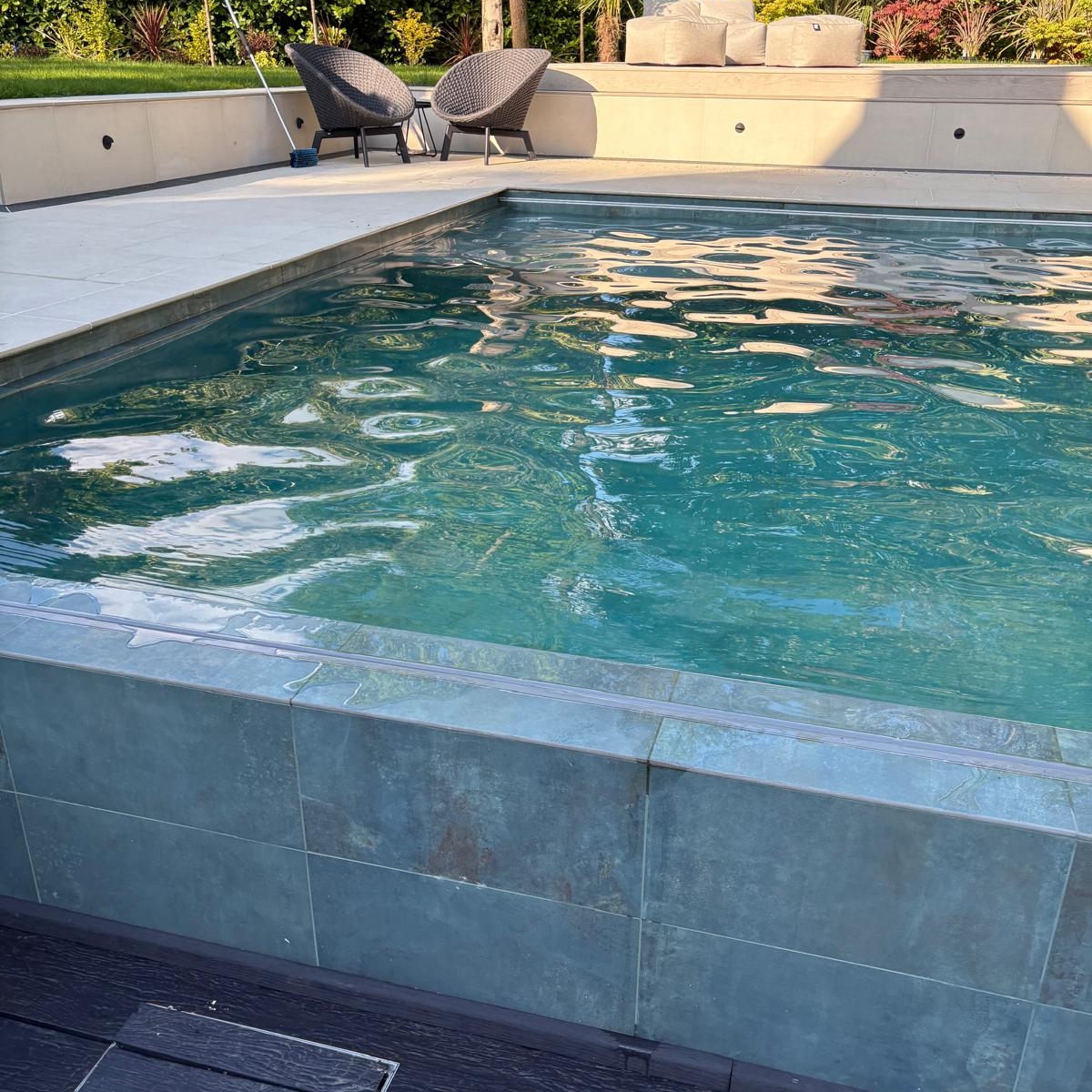 Urban Emerald – Pool Tile 3
