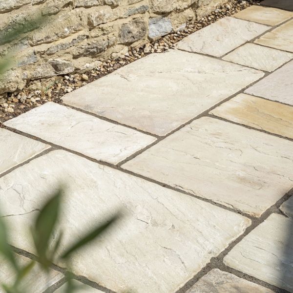 Stoneworld Purbeck walling Fossil Mint paving 2