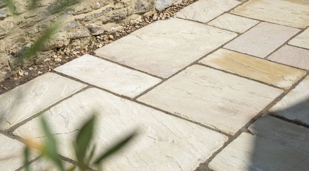 Stoneworld Purbeck walling Fossil Mint paving 2