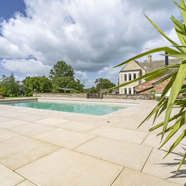 Moleanos pool copings and paving Stoneworld 7