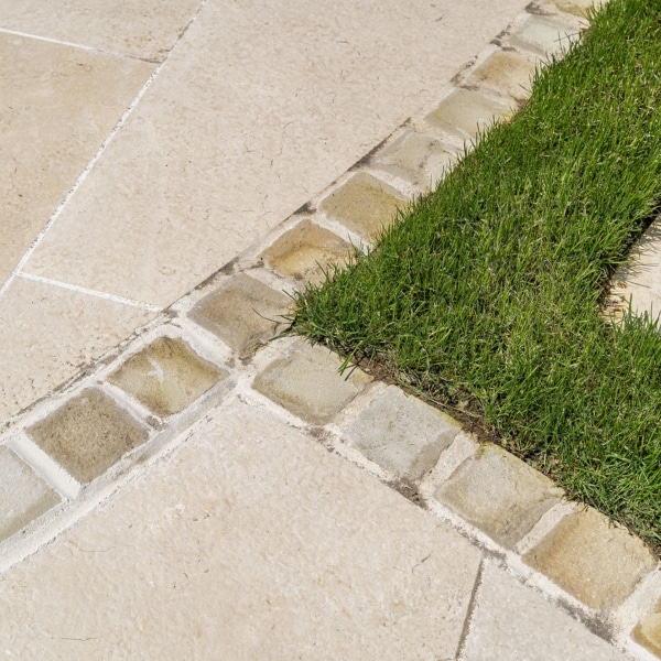 Lavello Sawn Acid Etched Paving