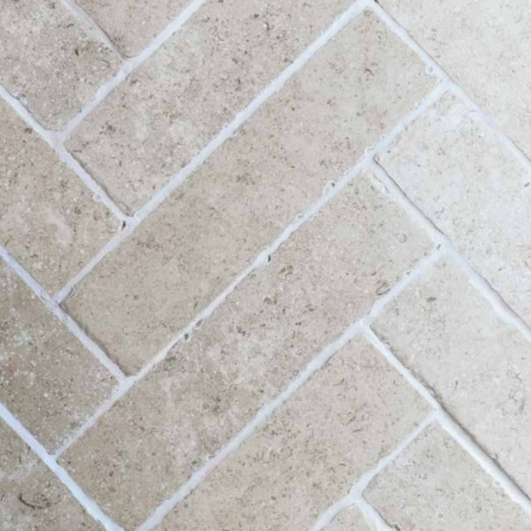La Roche Old White Porcelain Tumbled