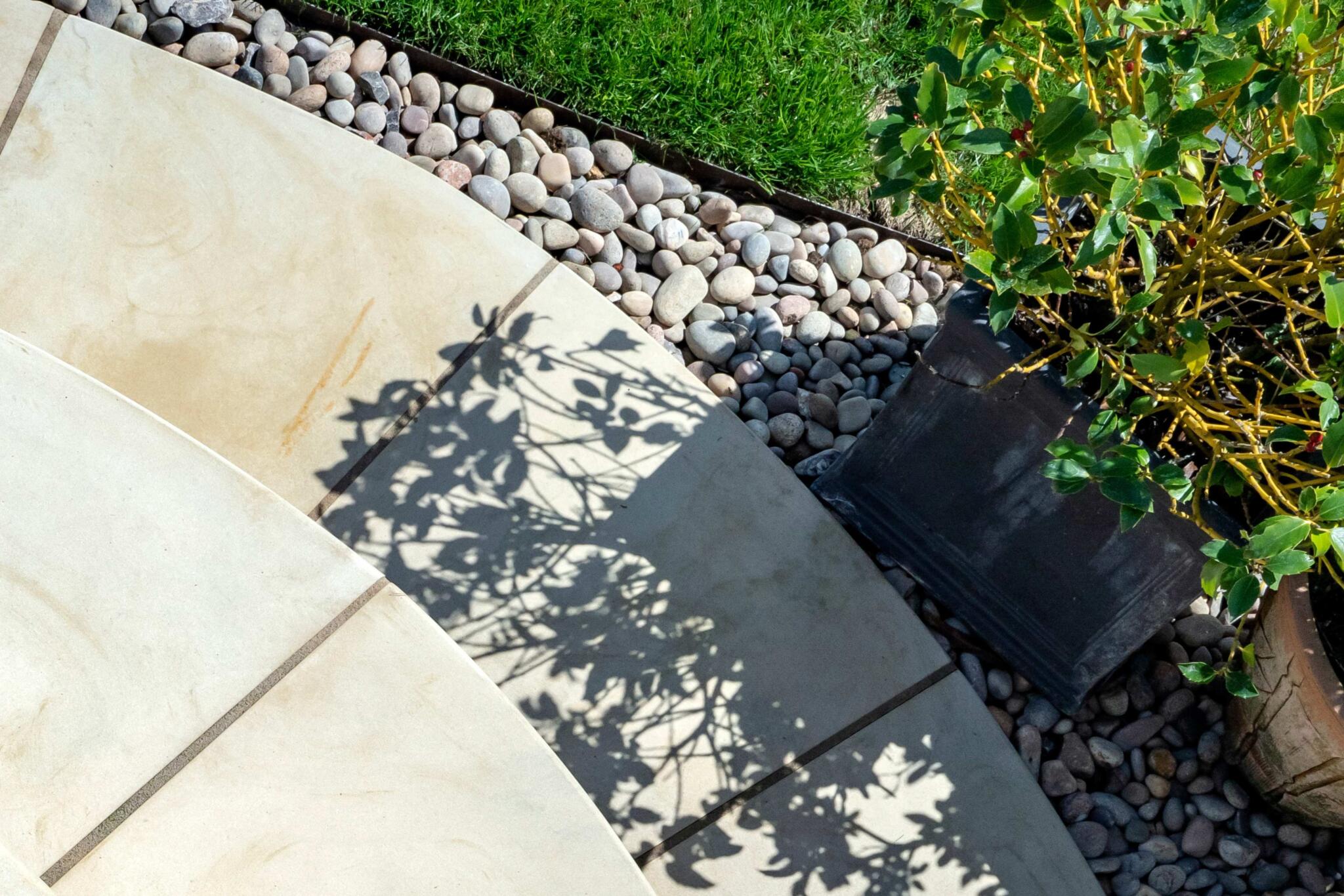 Large White Pebbles and Stones for Garden Stoneworld