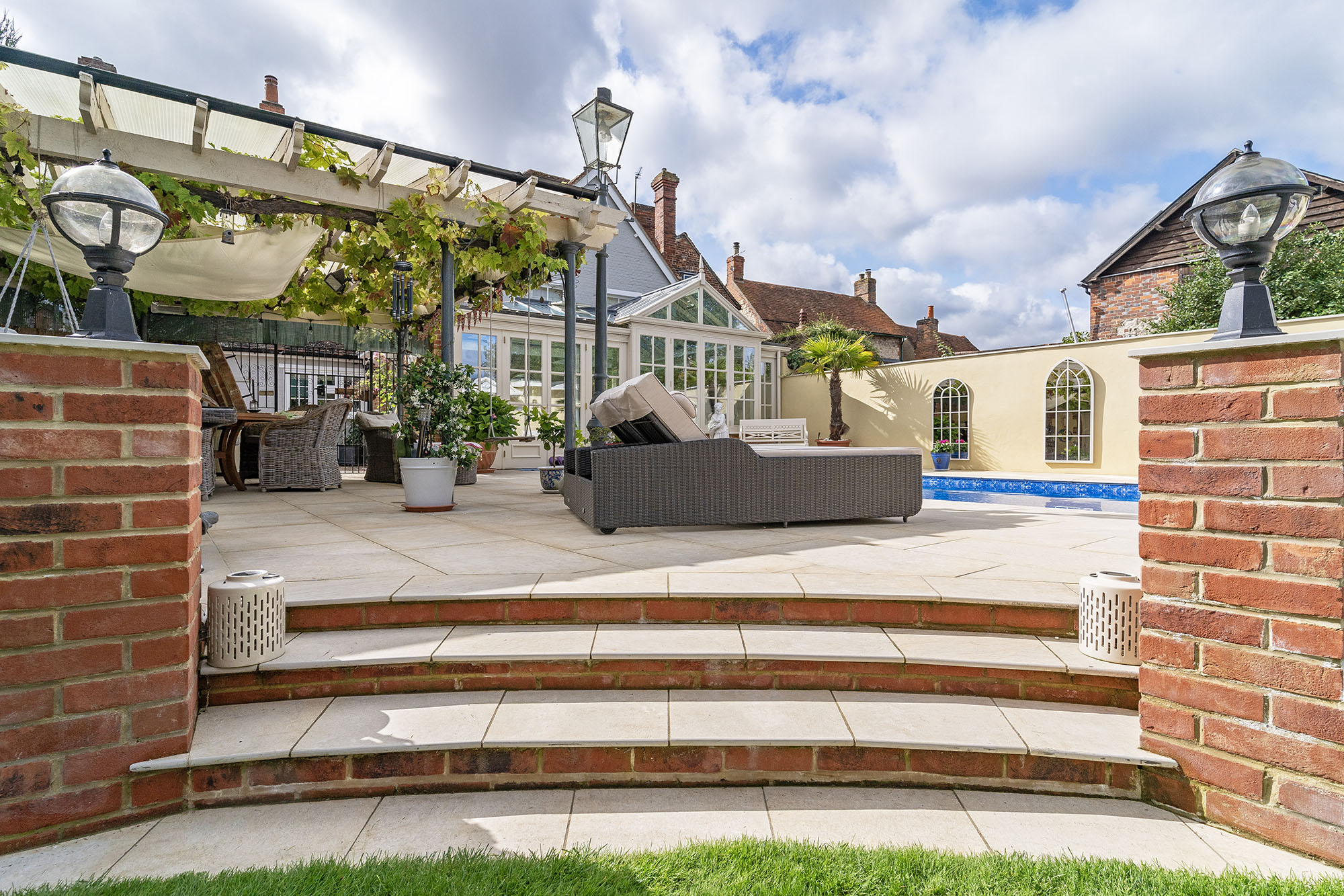 eshott beige porcelain paving