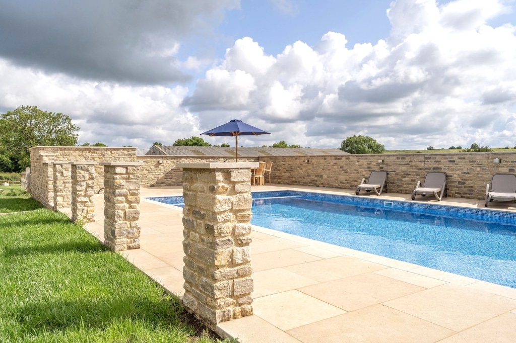 showcasing la roche limestone and purbeck dry stone walling