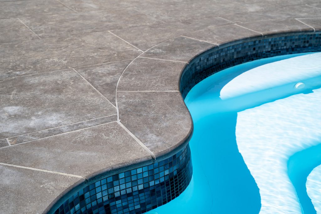 La Roche Luna - Corner Pool Coping
