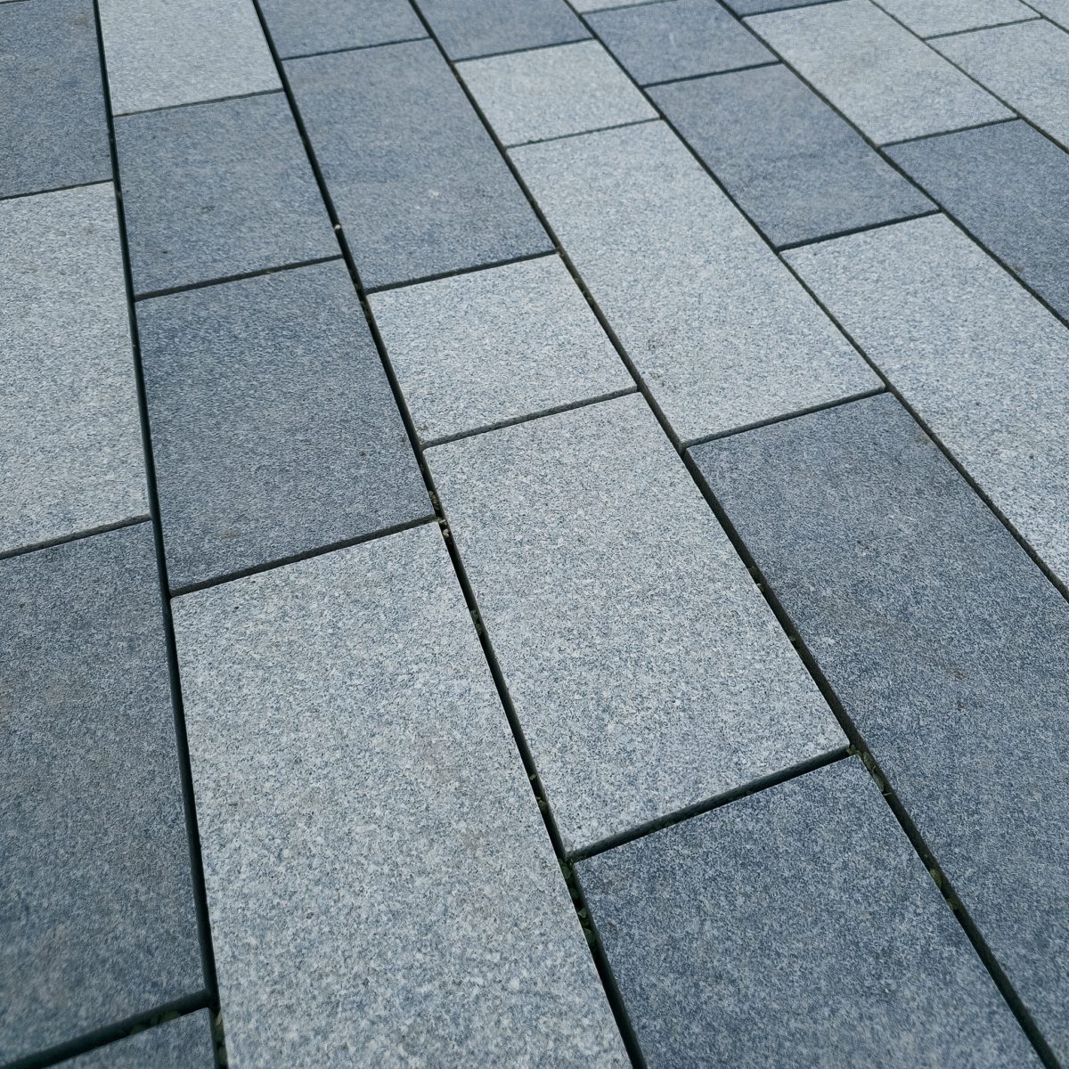 Granite Block Paving – mixed – 01